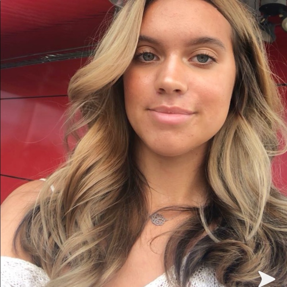 Meet your Posher, Olivia